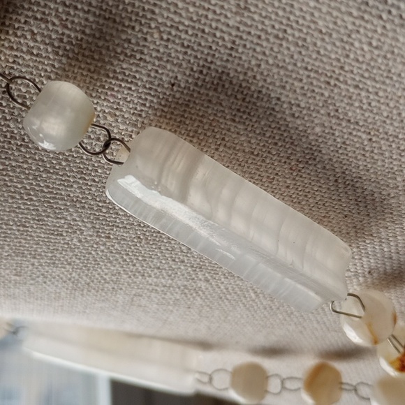 Vintage 2 1/2 in Carved white natural Agate Aztec Medallion beaded 28in Necklace - Picture 4 of 11